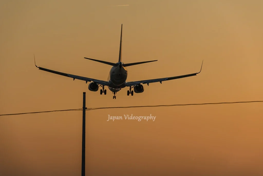 仙台空港の夕景と飛行機