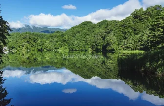 長野県小海町 松原湖と八ヶ岳連峰の風景