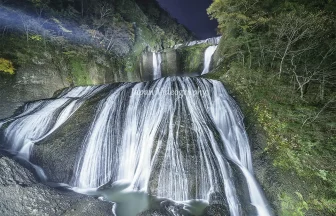 袋田の滝 紅葉ライトアップ-四季を通して美しい日本三名瀑
