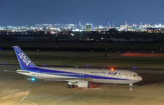 仙台空港 展望デッキから眺める夜景とANA ボーイング767