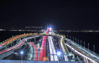 東京湾アクアライン アクアブリッジの夜景と車の光跡