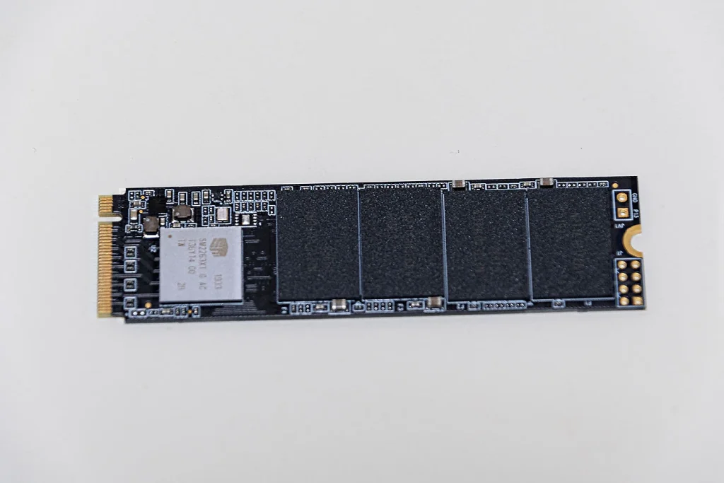 NVMe M.2 SSD BIOSTAR M700-1TBの本体