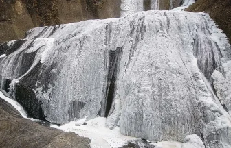 冬の日本三名瀑・水墨画のように美しい袋田の滝の氷瀑 | 茨城県大子町