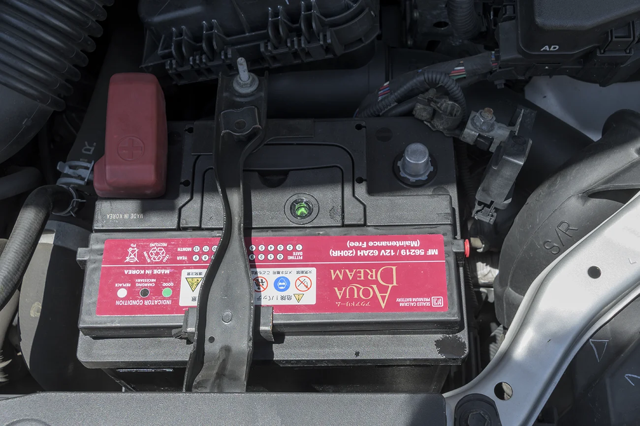 Amazon.co.jp: アクアドリーム 国産車 充電制御車対応バッテリー MF 100D23R (互換/75/80/90/100D23R)  メンテナンスフリータイプ AQUA DREAM : 車＆バイク - バッテリー