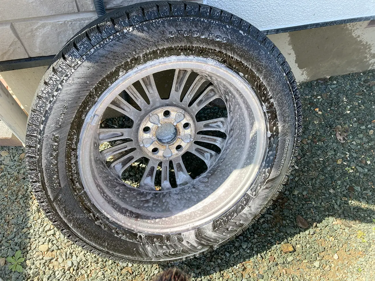 タイヤ交換時のスタッドレスタイヤの洗浄