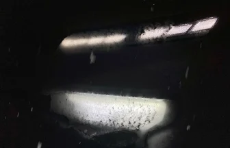 トヨタ90系ヴォクシーハイブリッドの雪が溶けないLEDヘッドライト