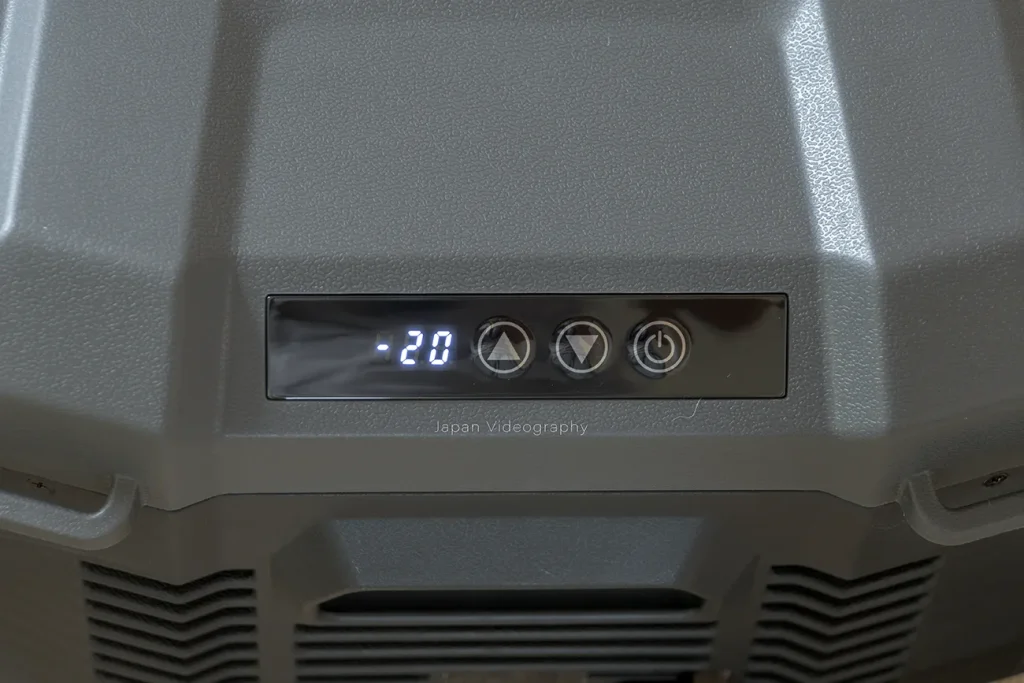 BorgeRV CR Lite 15L ポータブル冷蔵庫のコントロールパネル