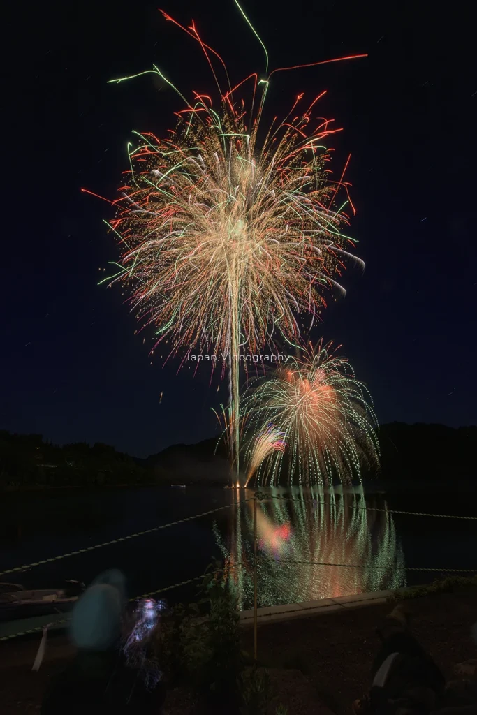 2024年 錦秋湖湖水まつり湖上花火大会のスターマインと水上花火